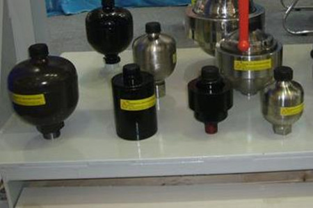 活塞式蓄能器的結構、原理及其在液壓系統中的作用